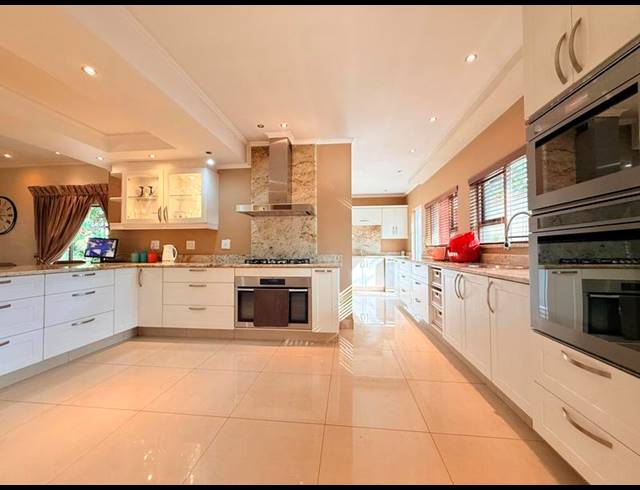 5 BEDROOM HOUSE FOR SALE IN BRYANSTON